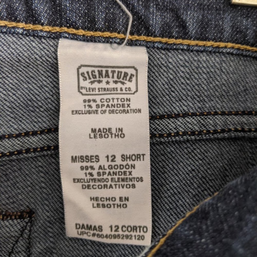 Levi's Signature Low Rise Bootcut Jeans Sz 8 Short - Picture 5 of 9
